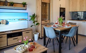 Maya'S Flats & Resorts 104 - Letnica Apartment
